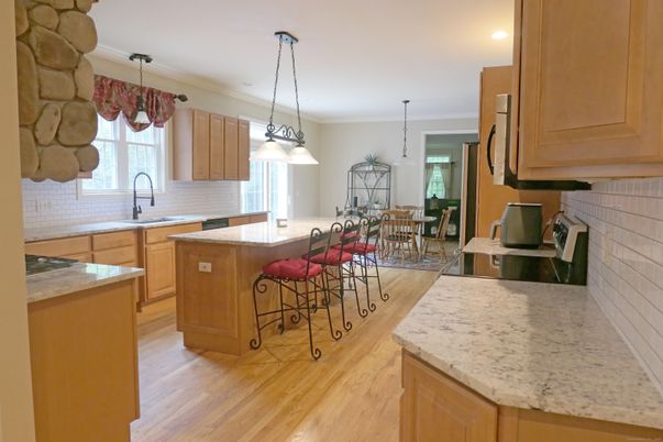 Chandelier, Dining room, Interior, Kitchen, Pendant Lights, Recessed Lighting, Wood Texture Flooring