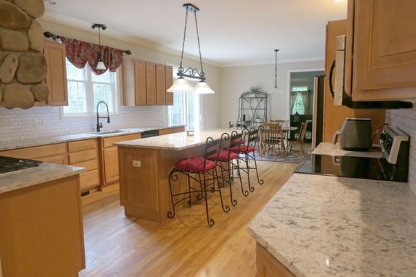 Chandelier, Dining room, Interior, Kitchen, Pendant Lights, Recessed Lighting, Wood Texture Flooring