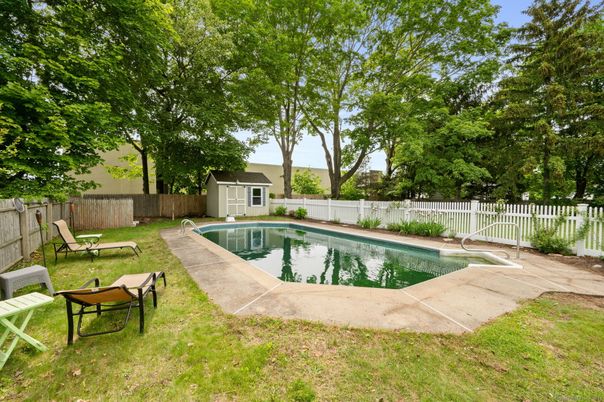 Exterior, Pool