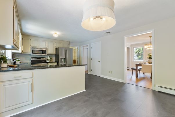 Chandelier, Dining room, Interior, Kitchen, Pendant Lights, Stainless Steel Appliances