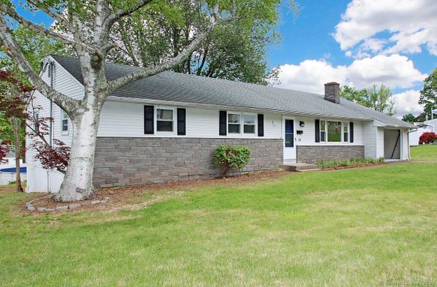 Backyard, Exterior, Facade, Cape Cod