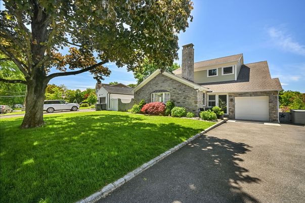 Attached, Exterior, Facade, Brick Facade, Cape Cod