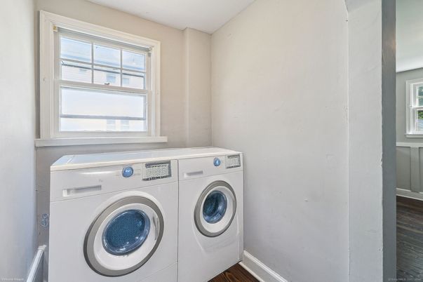 Interior, Washer, Wood Texture Flooring