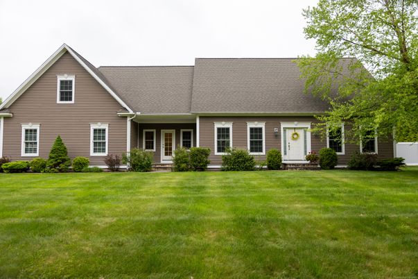Exterior, Facade, Ranch