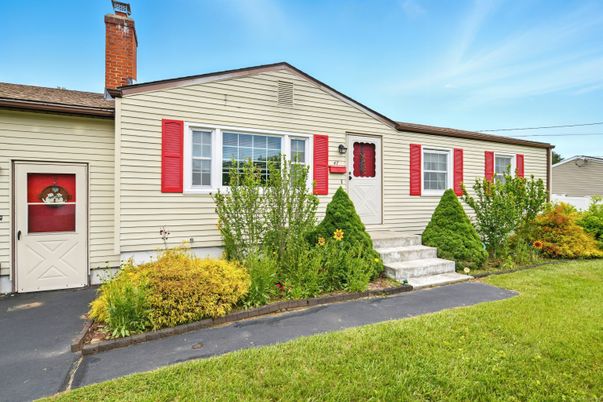 Exterior, Facade, Cape Cod