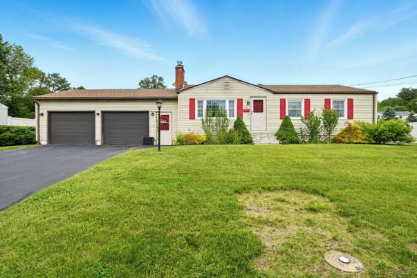 Attached, Exterior, Facade, Ranch