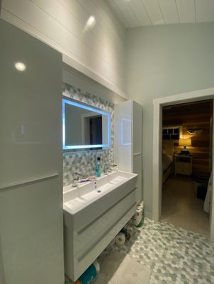Bathroom, Interior, Recessed Lighting