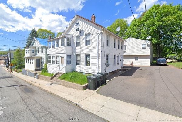 Attached, Exterior, Facade, Queen Anne Victorian