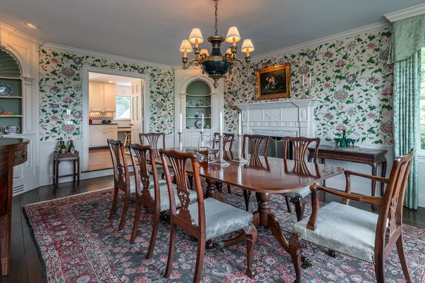 Chandelier, Dining room, Fireplace, Interior, Wood Texture Flooring