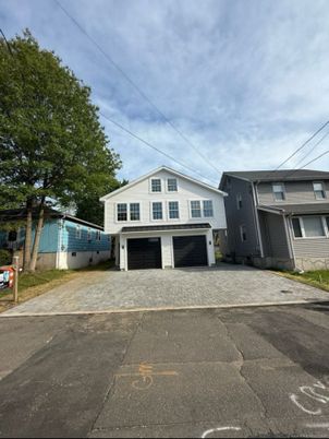 Attached, Exterior, Facade, Queen Anne Victorian