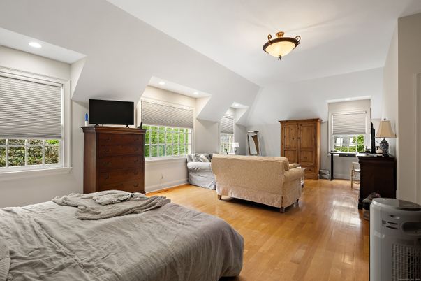 Bedroom, Interior, Living room, Recessed Lighting, Wood Texture Flooring