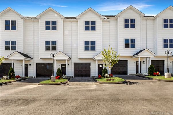 Attached, Exterior, Facade, Rowhouse