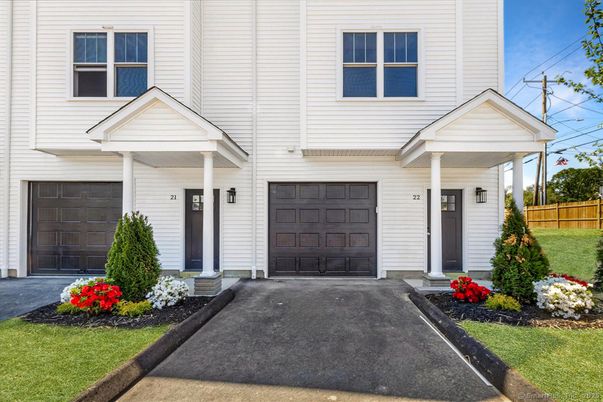 Attached, Exterior, Facade, Rowhouse