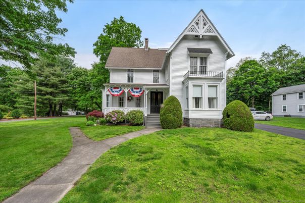 Exterior, Facade, Queen Anne Victorian