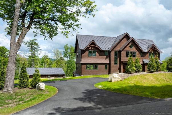 Attached, Exterior, Facade, Brick Facade, Log Home