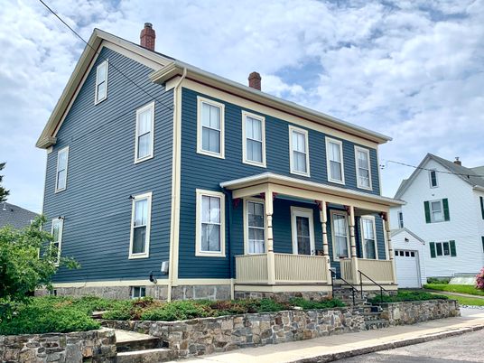 Exterior, Facade, Queen Anne Victorian