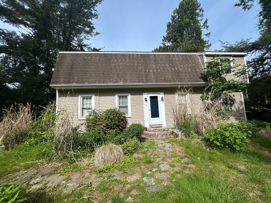 Exterior, Facade, Cape Cod