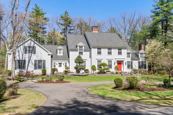 Exterior, Facade, Farmhouse