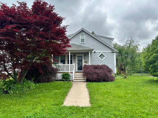 Backyard, Exterior, Facade, Queen Anne Victorian