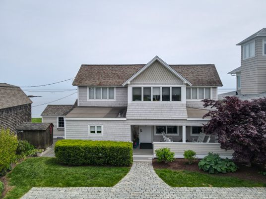 Exterior, Facade, Farmhouse