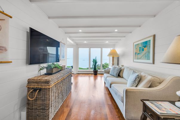 Interior, Living room, Recessed Lighting, Water, Wood Texture Flooring