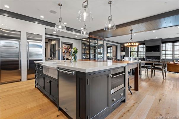 Chandelier, Dining room, Interior, Kitchen, Pendant Lights, Recessed Lighting, Stainless Steel Appliances, Wood Texture Flooring