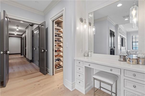 Interior, Pendant Lights, Recessed Lighting, Walk-in Closets, Wood Texture Flooring
