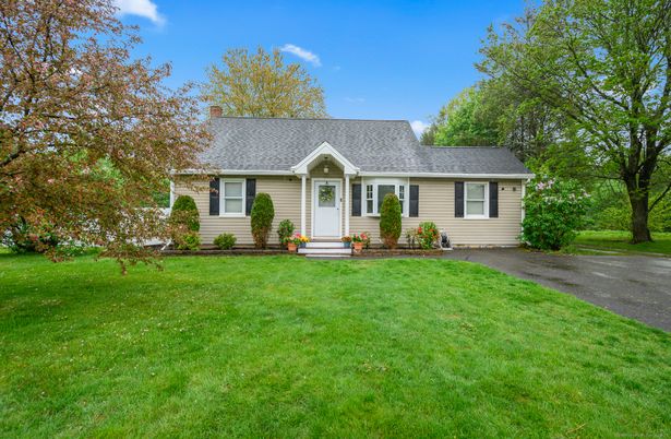 Exterior, Facade, Cape Cod