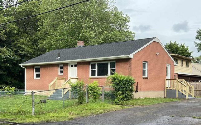 Exterior, Facade, Brick Facade, Cape Cod