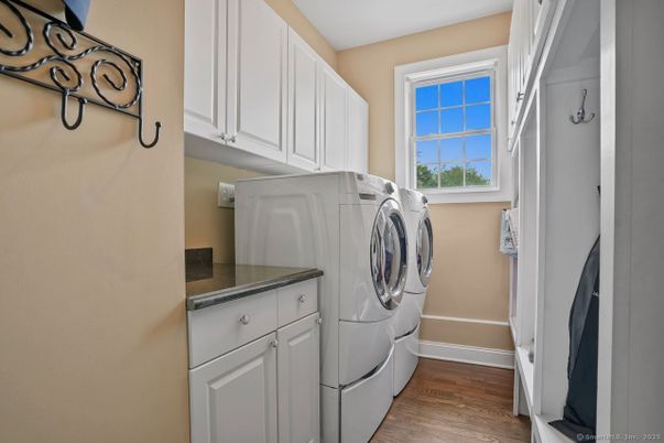 Interior, Washer, Wood Texture Flooring