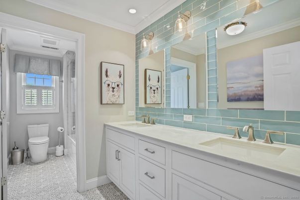 Bathroom, Dual Sink Vanities, Interior, Recessed Lighting