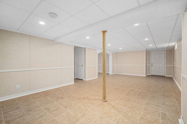 Empty room, Interior, Recessed Lighting