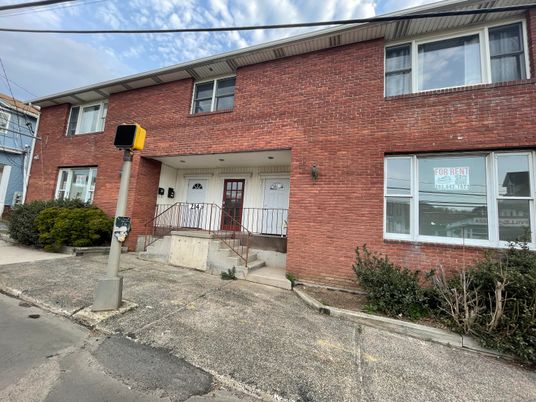 Exterior, Facade, Brick Facade, Rowhouse