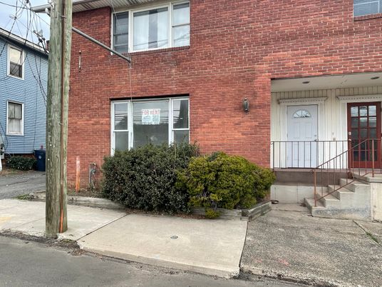 Exterior, Facade, Brick Facade, Rowhouse