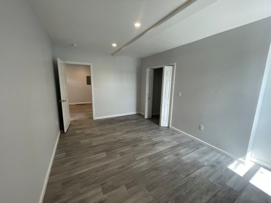 Empty room, Interior, Recessed Lighting, Wood Texture Flooring