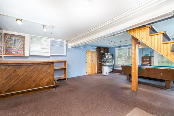Game Room, Interior