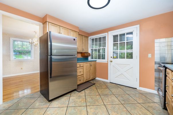 Chandelier, Interior, Kitchen, Stainless Steel Appliances, Wood Texture Flooring