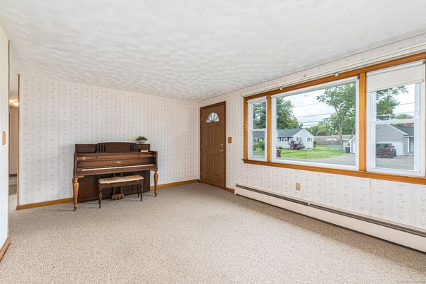 Interior, Piano
