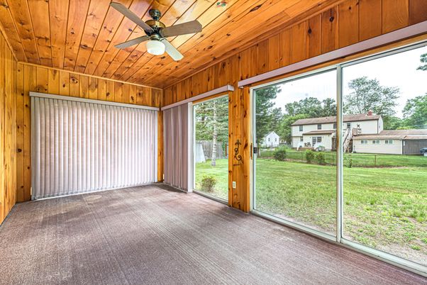 Empty room, Interior, Sun Room, Wooden Ceilings, Wooden Walls
