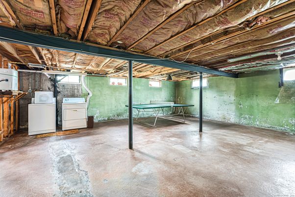 Interior, Washer, Wooden Beams