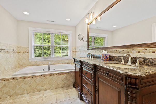 Bathroom, Dual Sink Vanities, Interior, Recessed Lighting