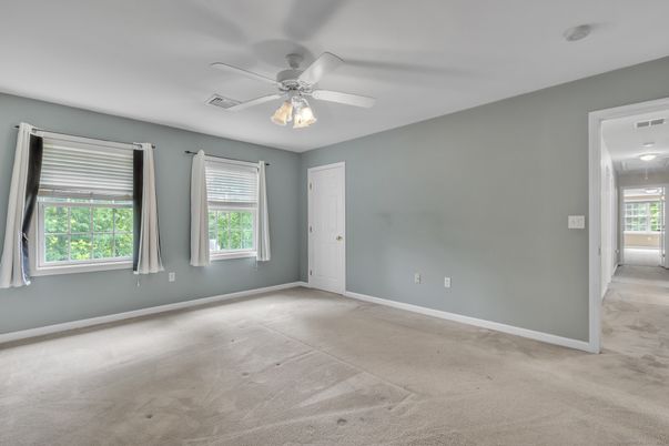 Empty room, Interior