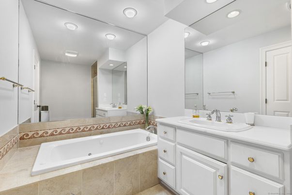 Bathroom, Interior, Recessed Lighting
