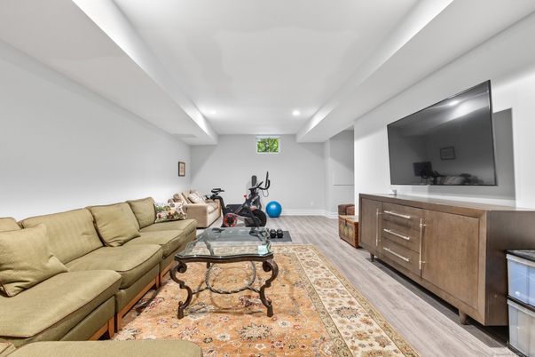 Fitness Equipment, Interior, Living room, Recessed Lighting, Wood Texture Flooring