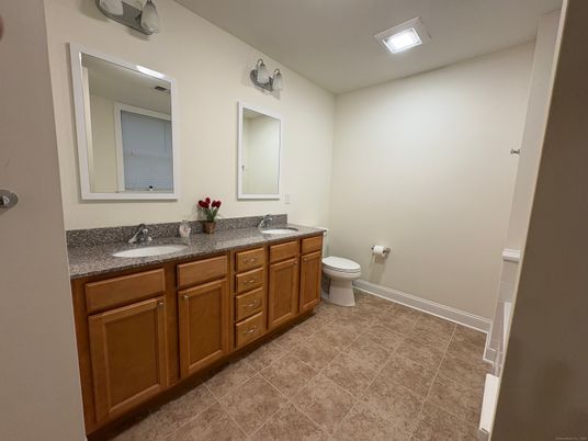 Bathroom, Dual Sink Vanities, Interior, Recessed Lighting