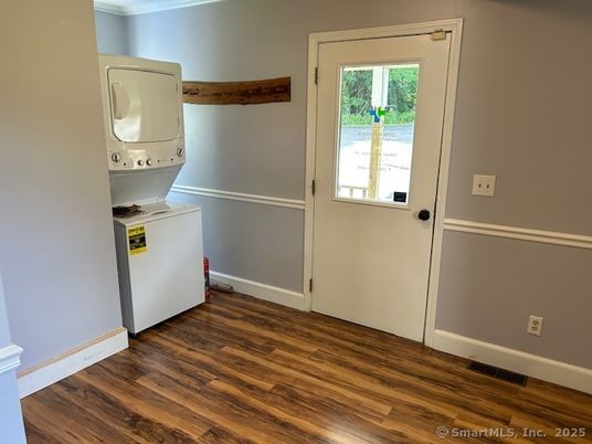 Interior, Washer, Wood Texture Flooring