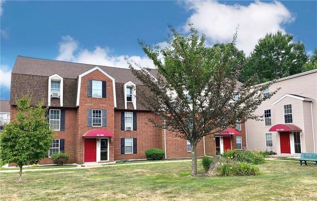 Exterior, Facade, Brick Facade, Georgian