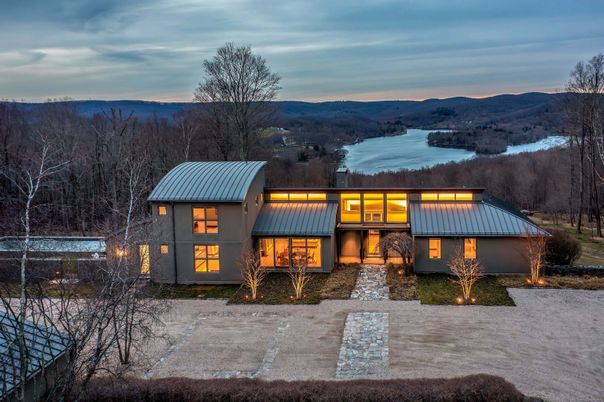 Exterior, Facade, Modern