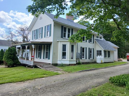Exterior, Facade, Queen Anne Victorian