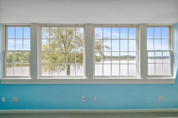 Empty room, Interior, Water